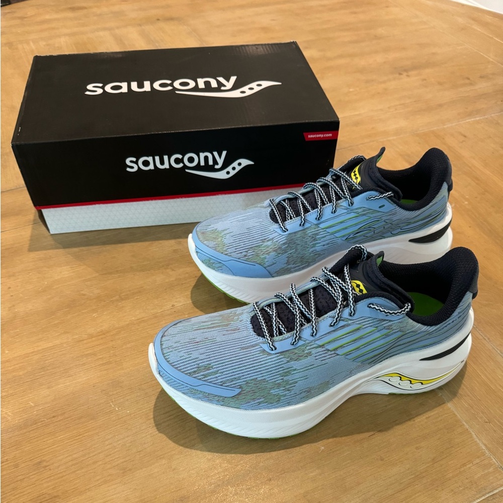 Saucony women’s endorphin shift 3 blue running shoes size 8 1/2.  New with box.